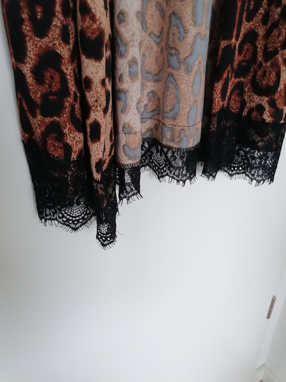 Morgenmantel mit Leoprint 