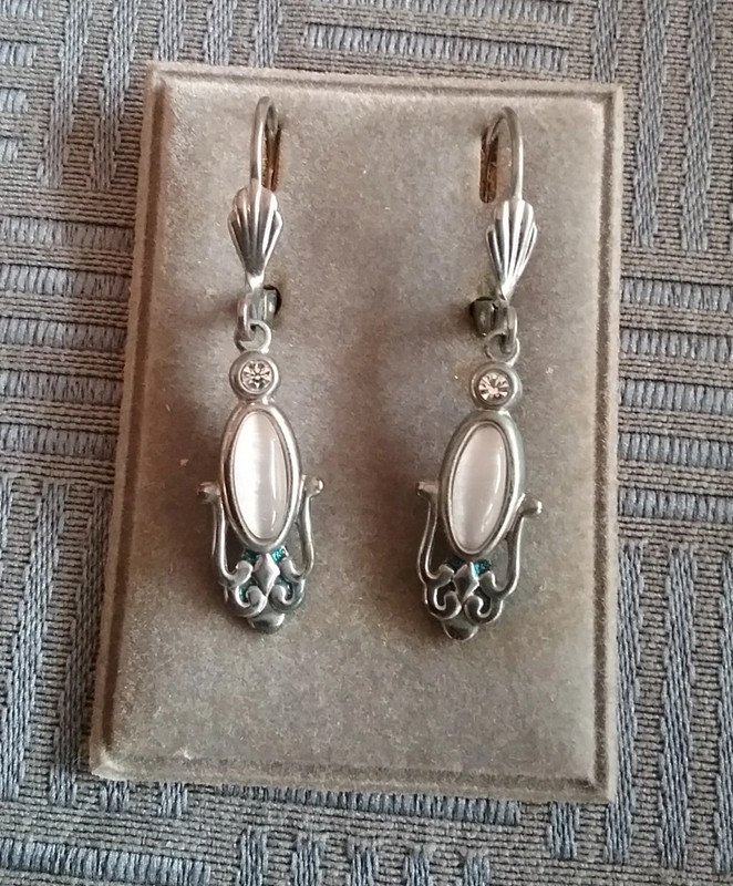 Ohrhänger, silberfarben, weißes Katzenauge, Modeschmuck