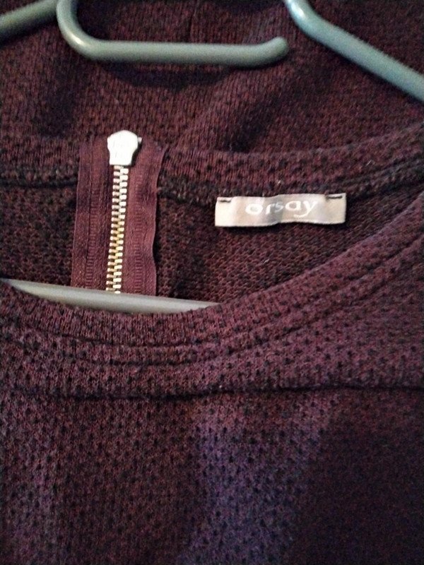 bordeaux farbener 3/4-Arm Pulli mit schwarzen Manschetten