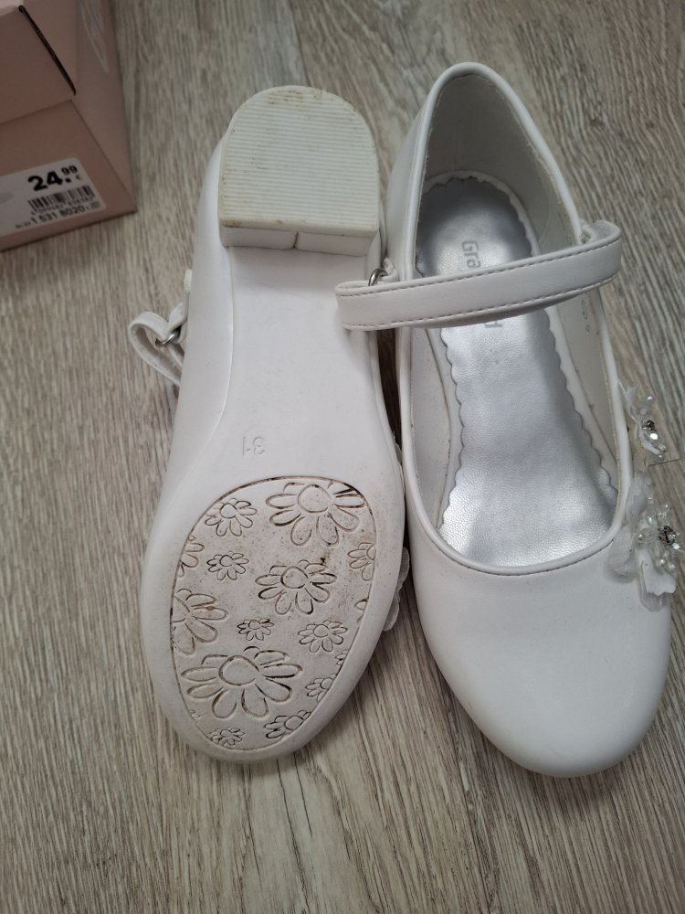 Ballerina mit Absatz und Blumen / Kommunionsschuhe
