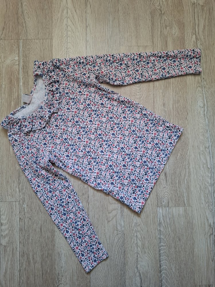 *Neuwertiges* Langarmshirt mit Blumen 
