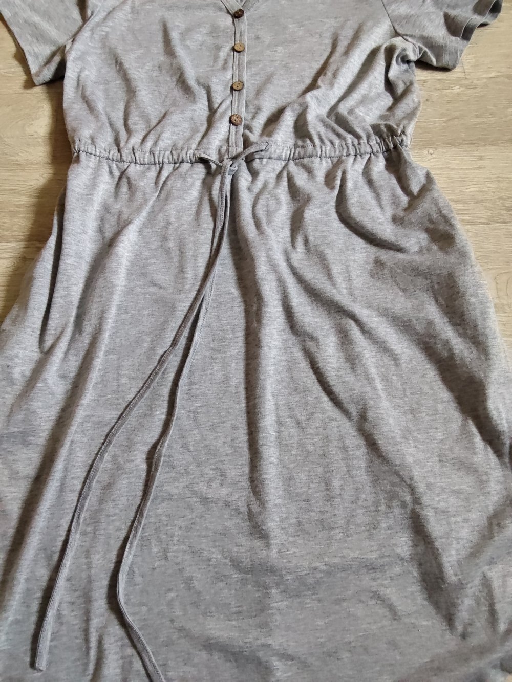 *Ungetragenes* Kleid mit Kordelzug 
