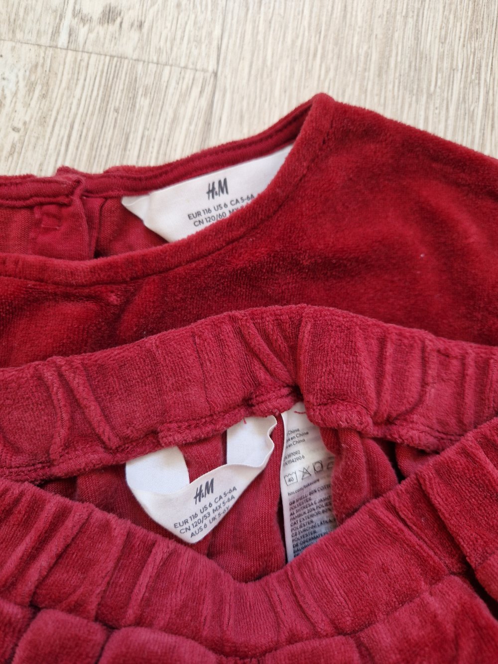 Ungetragenes Set aus Shirt und Rock