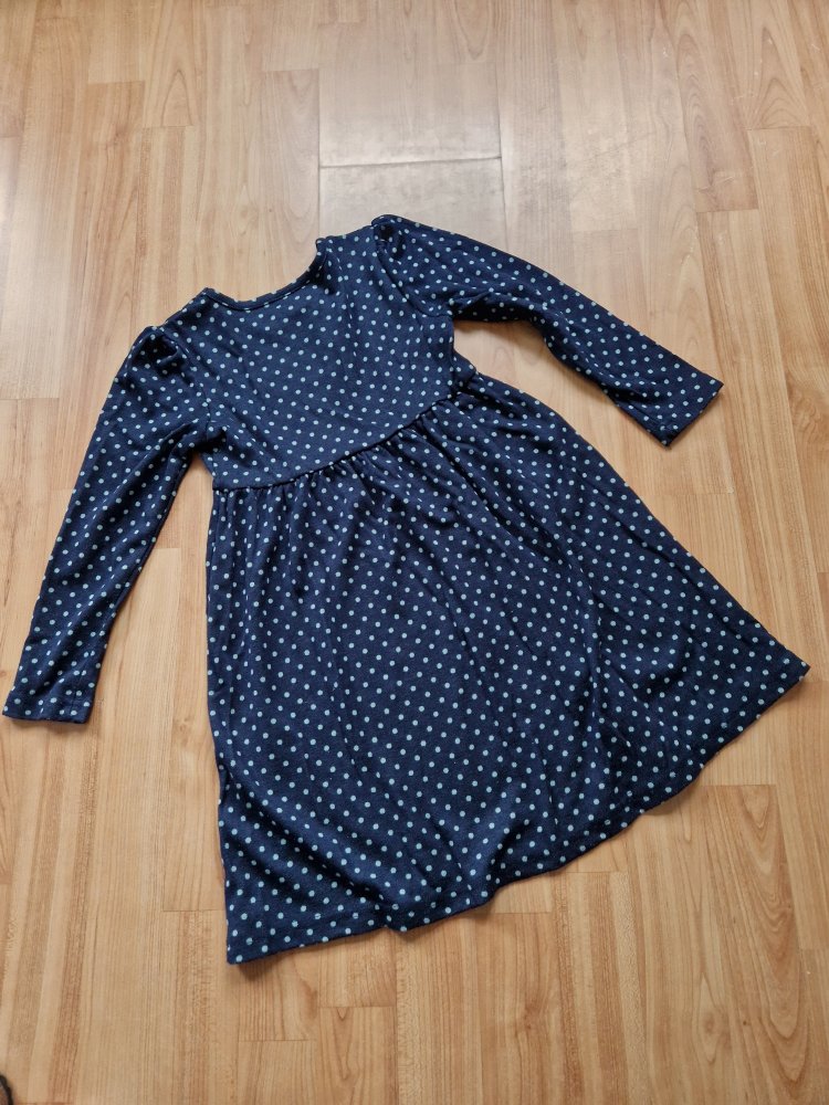 Gepunktetes Kleid 