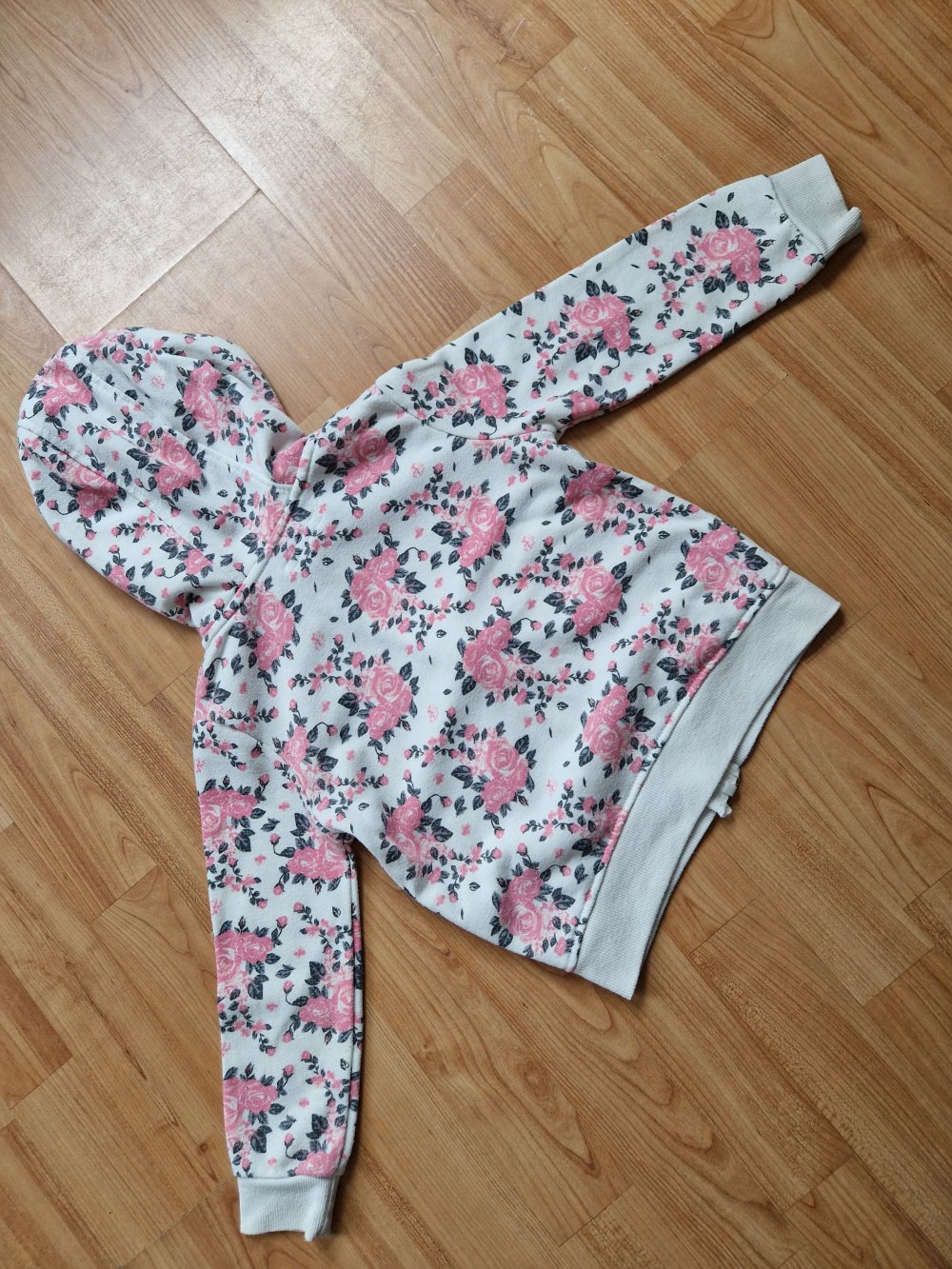 Sweatjacke mit Blumen 