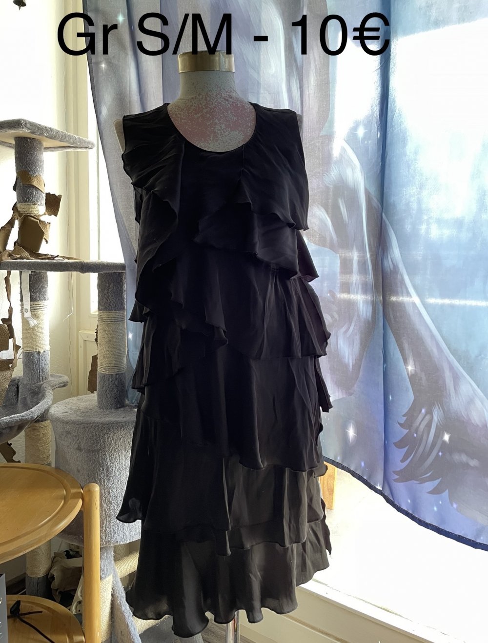 schwarzes Midikleid