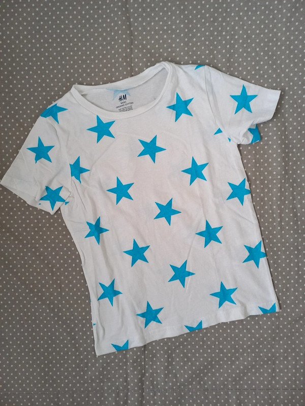 TOP ZUSTAND! H&M Sterne Shirt Gr 122/128, Junge, weiss, blau, Sommer, Kurzarm