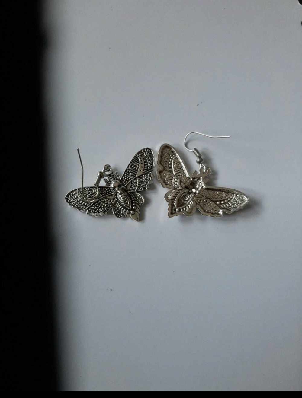 silberne Mottenohrringe Neu