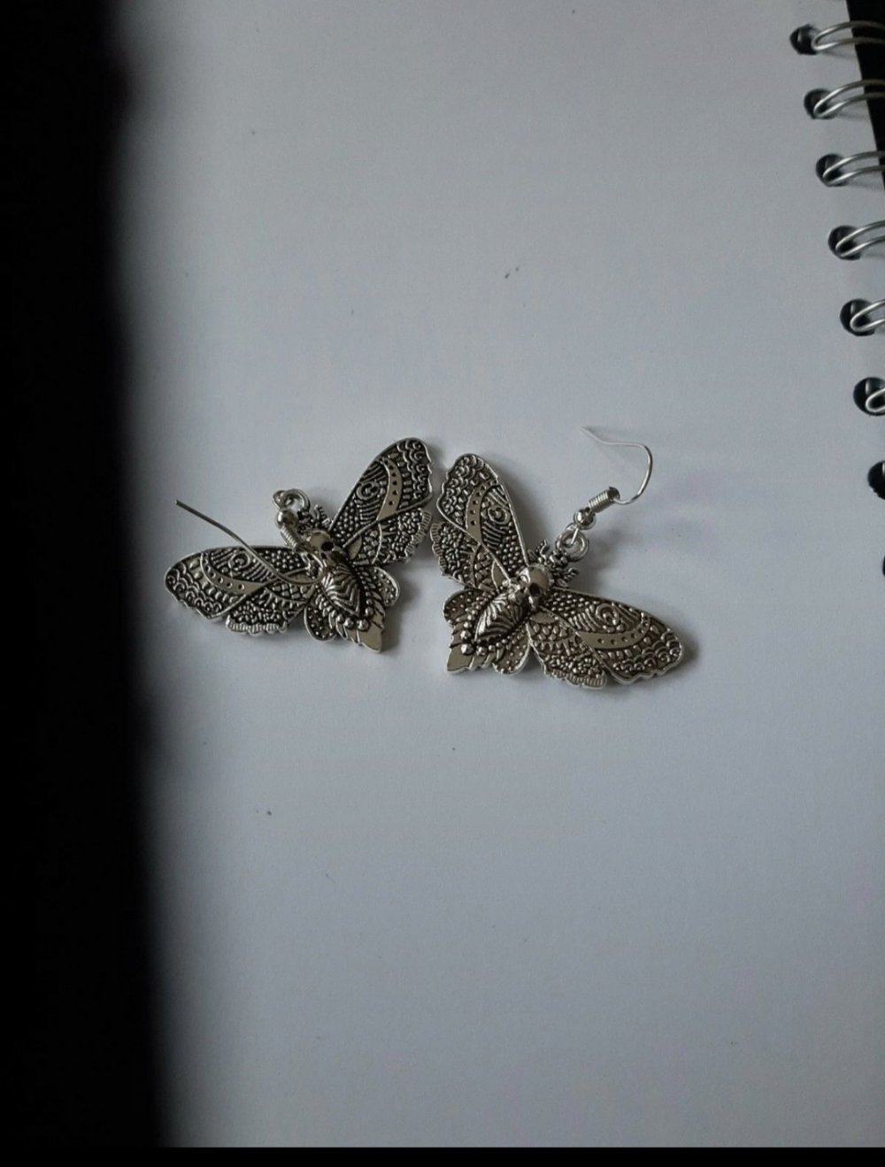 silberne Mottenohrringe Neu