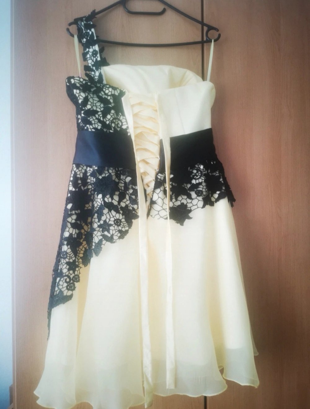 Gelbes Kleid