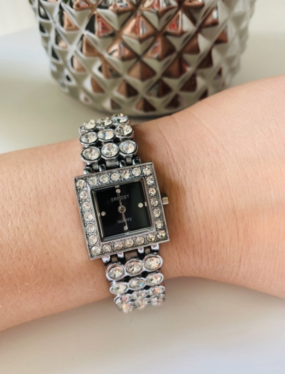 Schöne Armbanduhr Uhr Damen Glitzer Silber Strasssteine Ernest Modeschmuck 