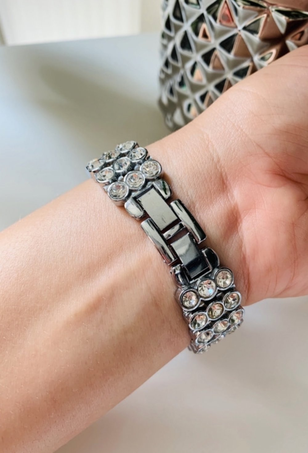 Schöne Armbanduhr Uhr Damen Glitzer Silber Strasssteine Ernest Modeschmuck 