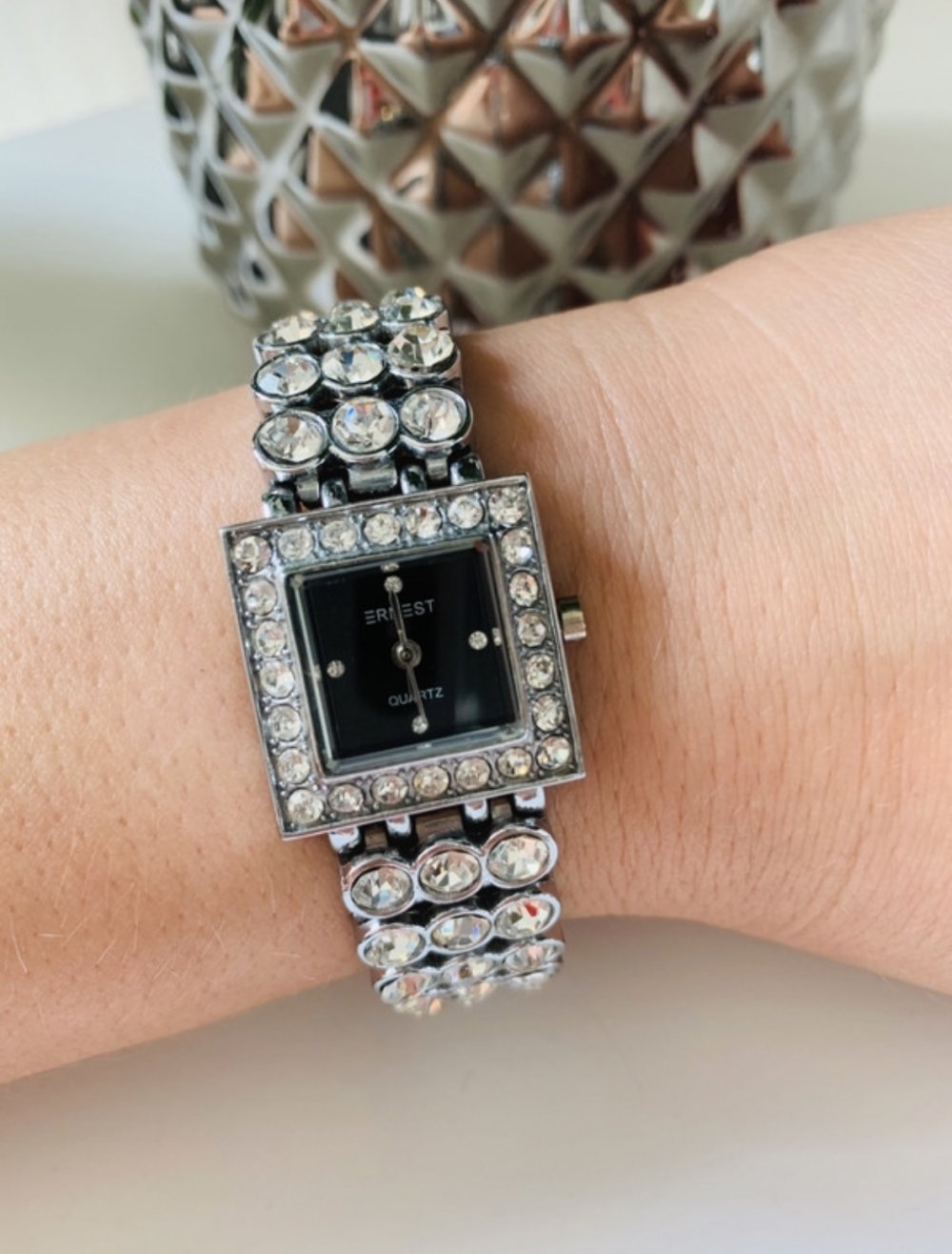 Schöne Armbanduhr Uhr Damen Glitzer Silber Strasssteine Ernest Modeschmuck 
