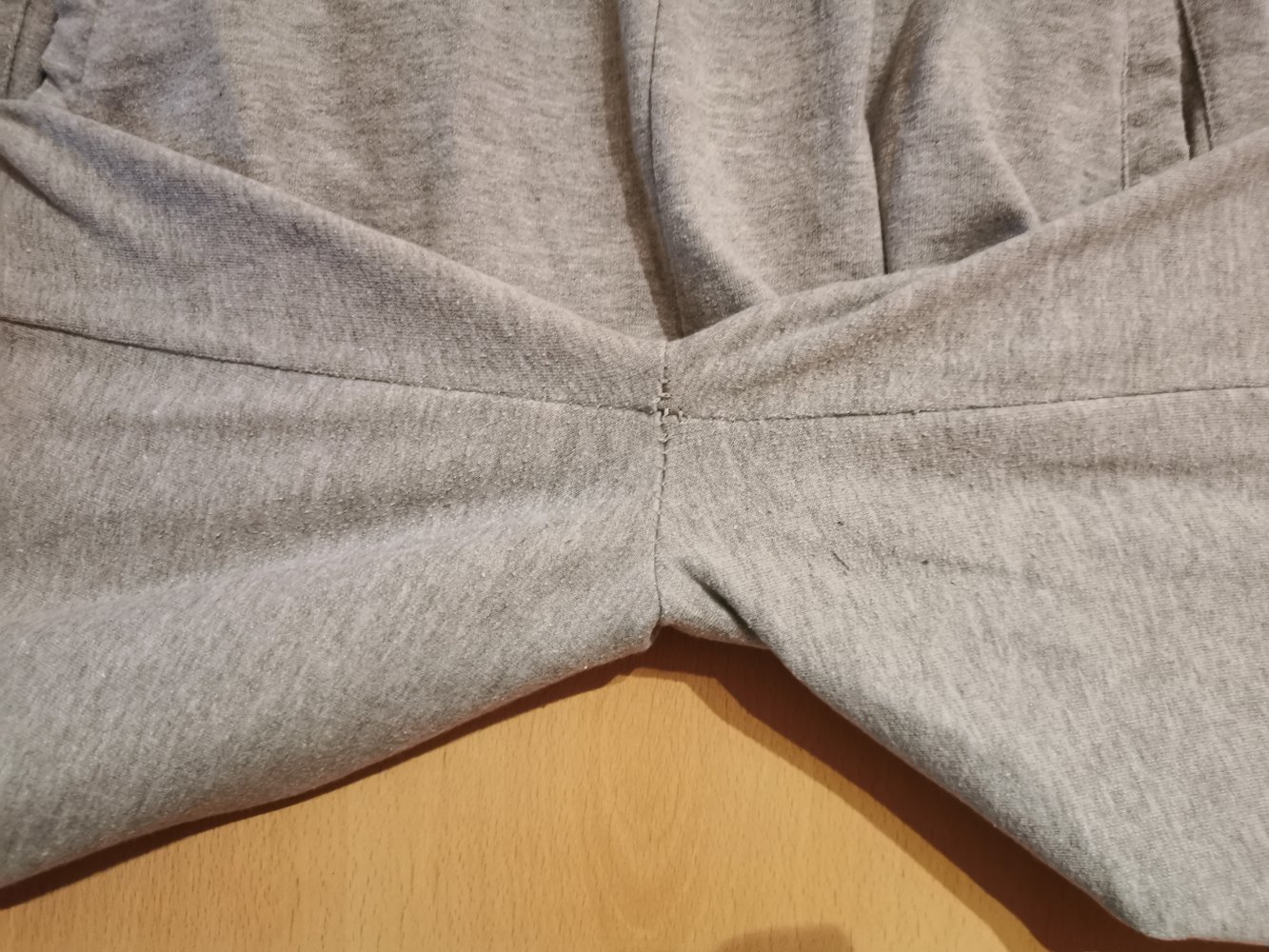 graue Sweathose (Gr. 46)
