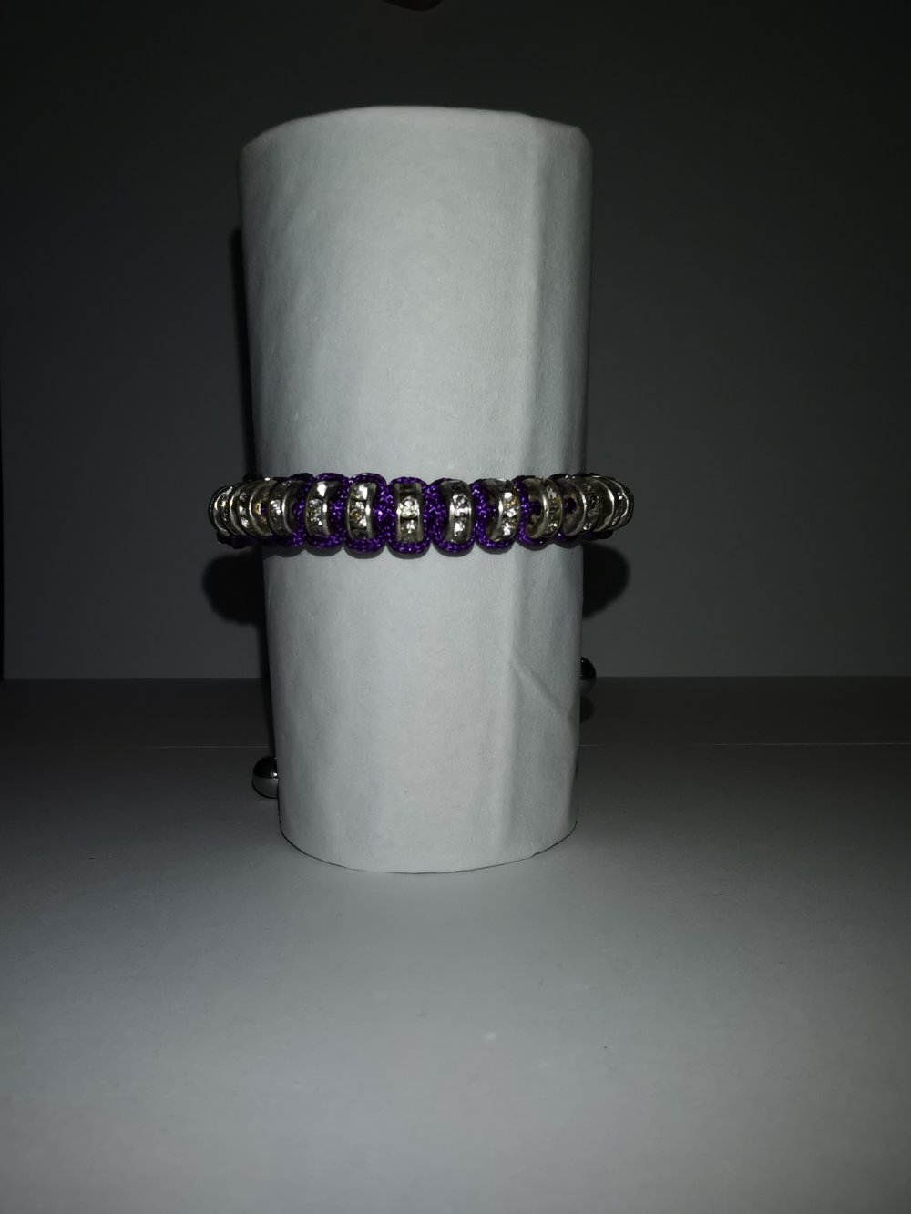 Armband mit Glitzersteinchen
