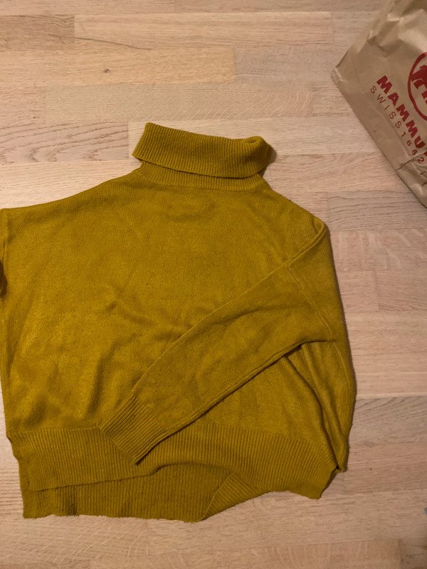 cooler gelber Pulli