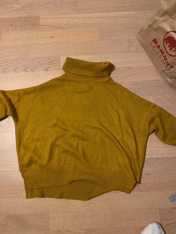 cooler gelber Pulli