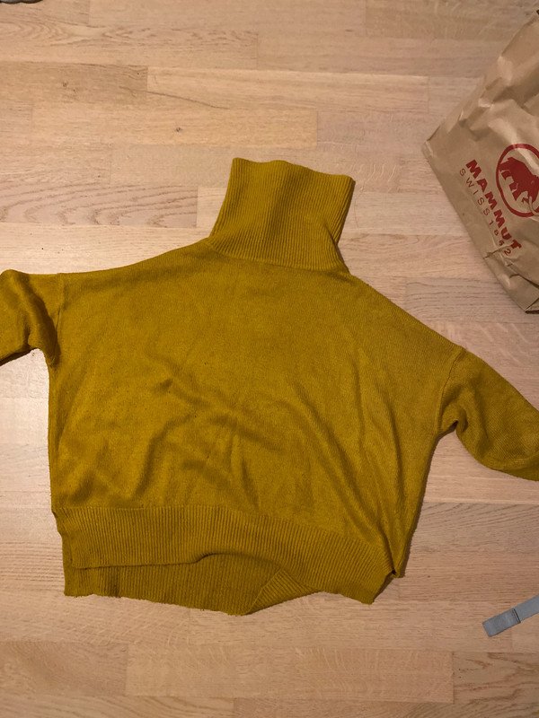 cooler gelber Pulli