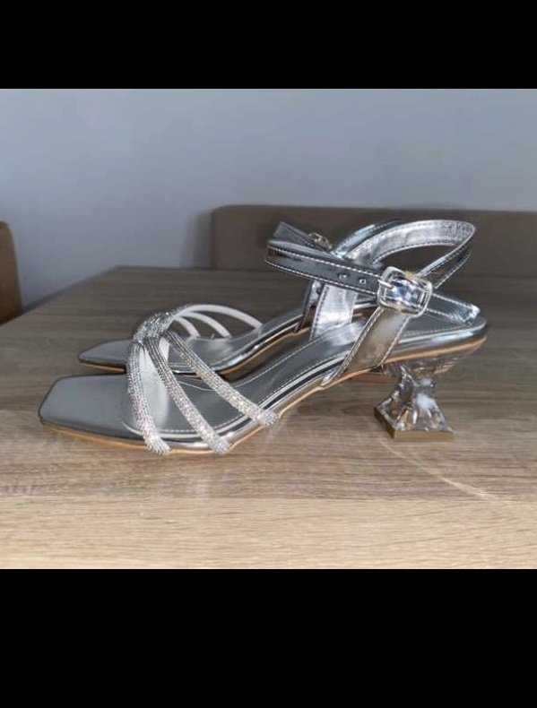 hohe Sandalen
