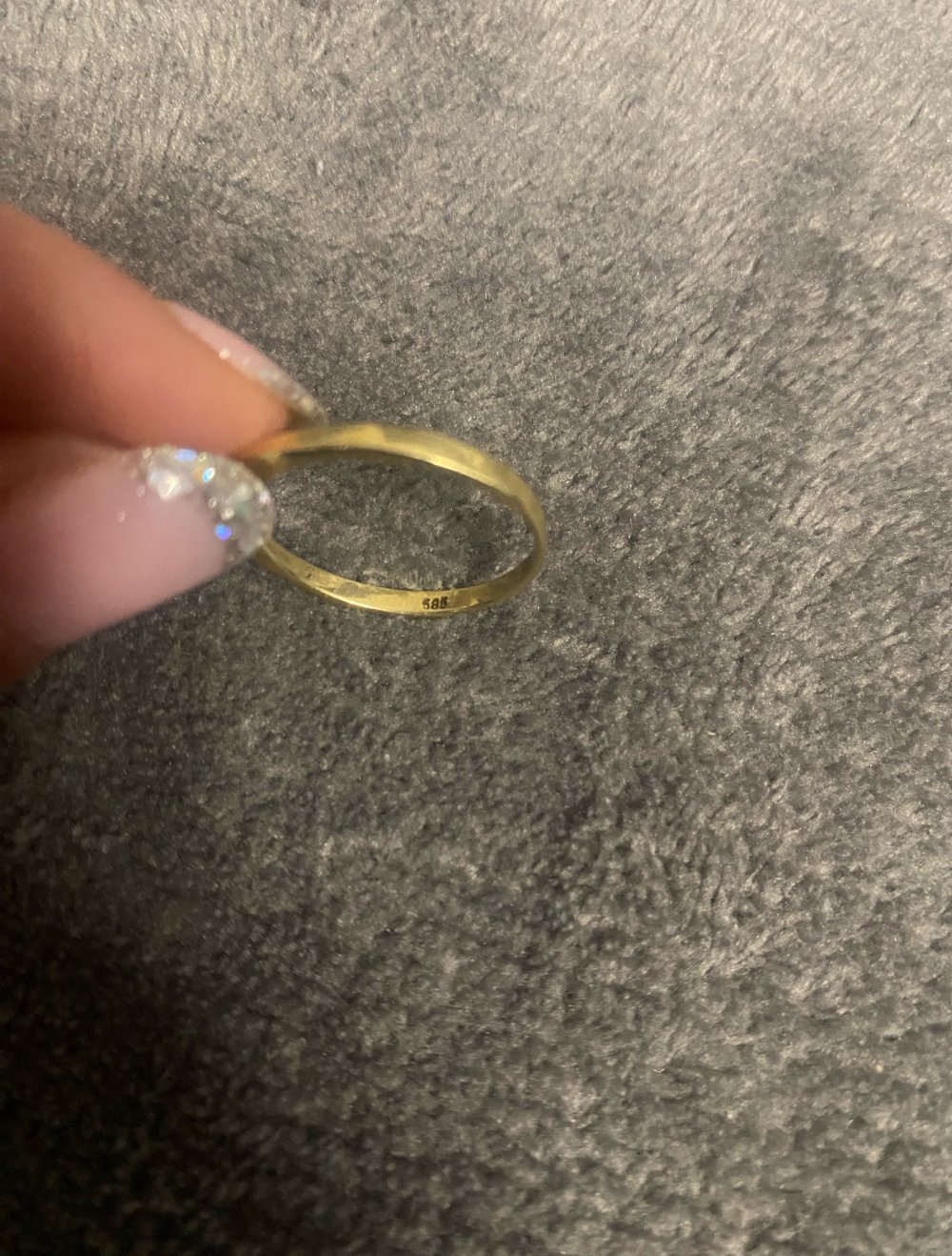 Goldring mit wunderschönem Stein