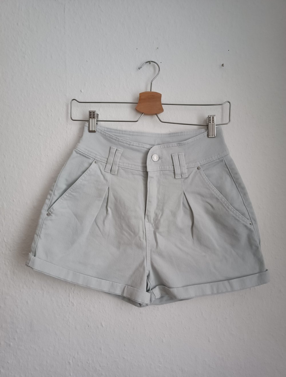 Hellgraue Highwaistshorts von Clockhouse