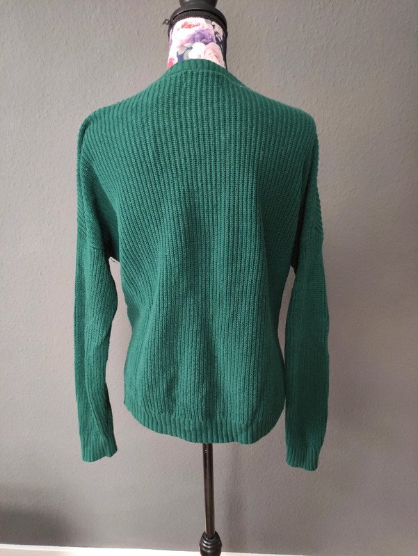 Grüner Strickpullover