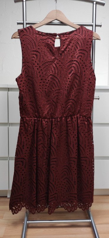 Festliches Spitzenkleid in rostrot