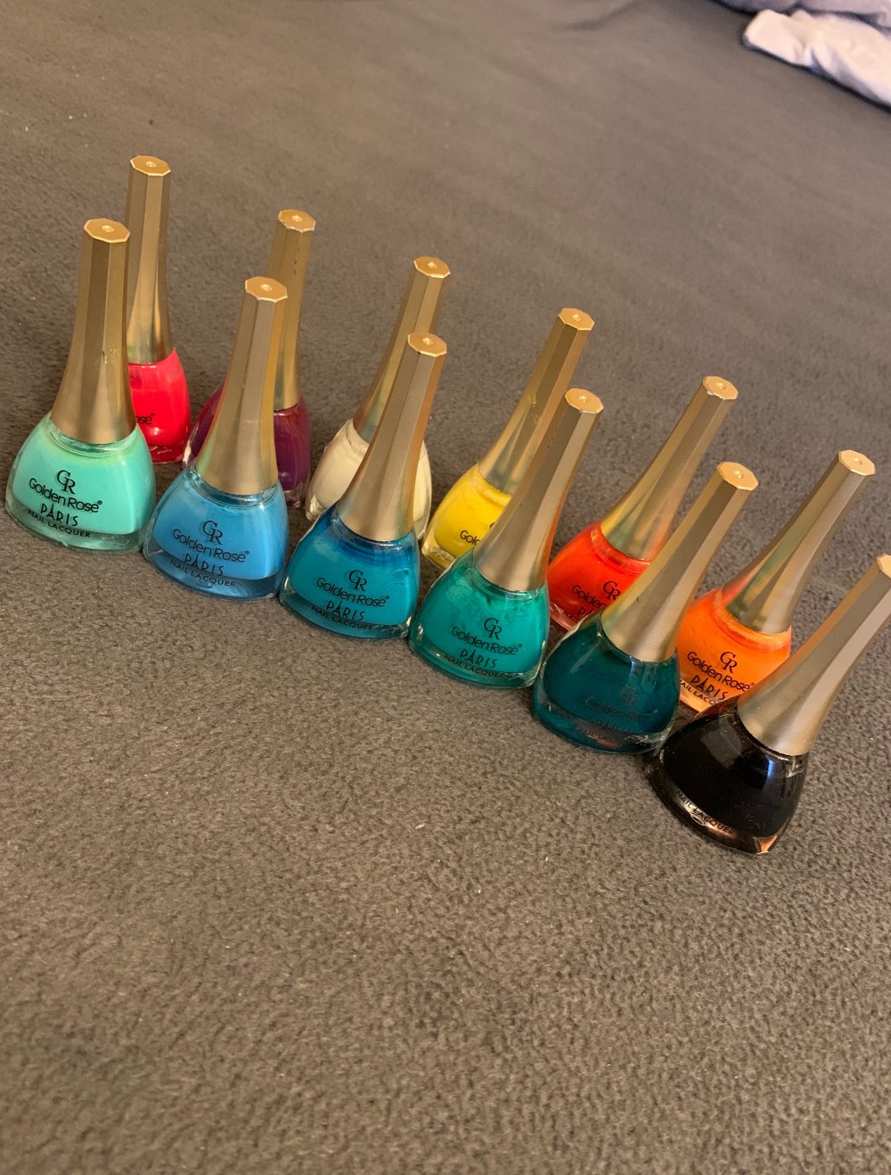 12 Nagellacke