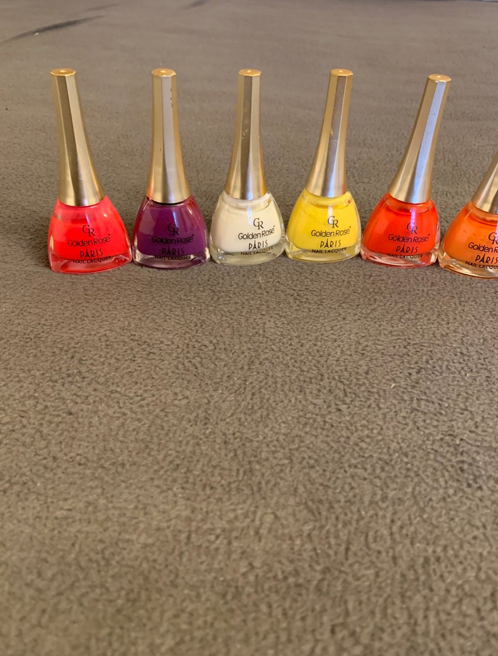 12 Nagellacke