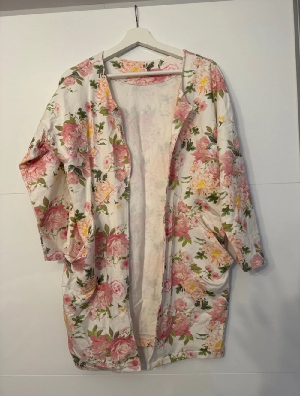 Strickjacke blumig