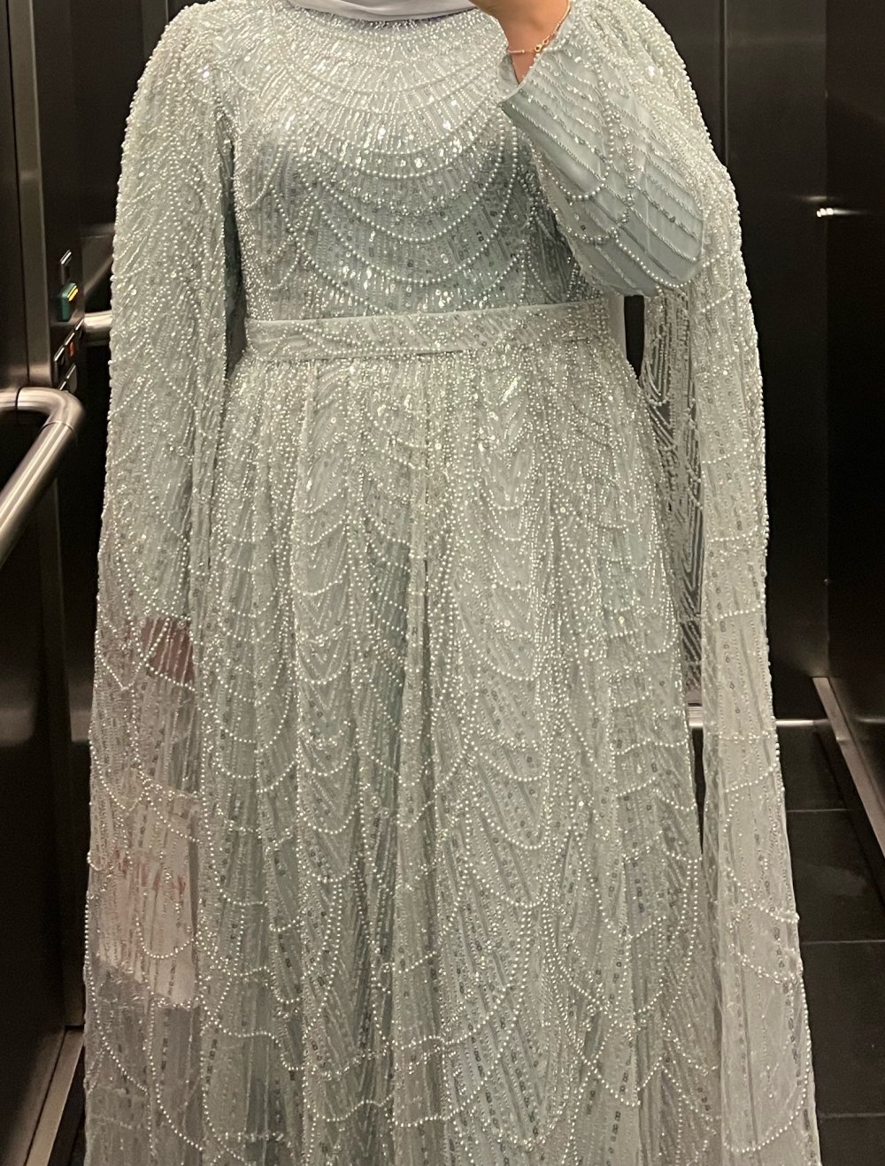 Maßgeschneidertes Abendkleid mit Perlen/Steinen bestickt