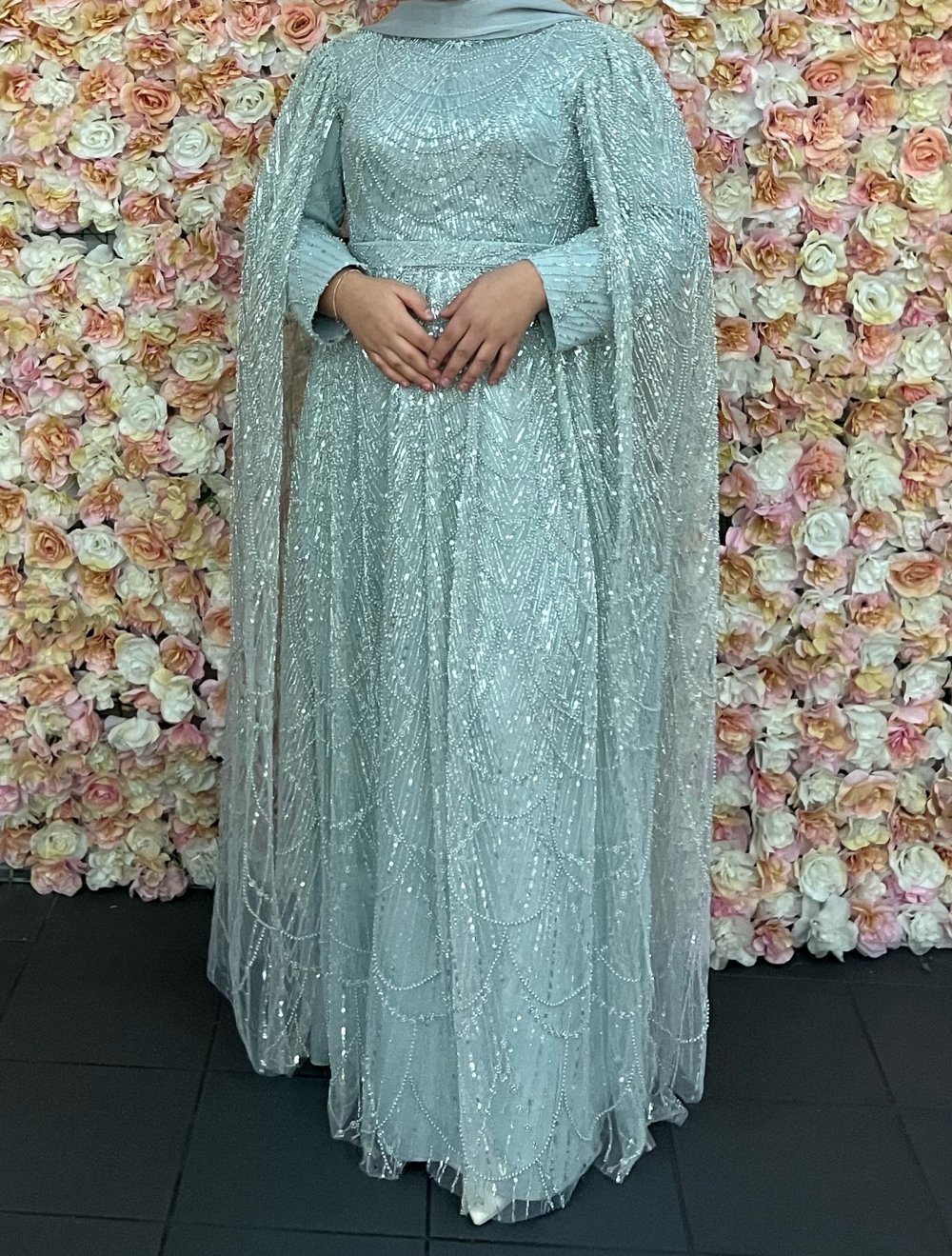 Maßgeschneidertes Abendkleid mit Perlen/Steinen bestickt