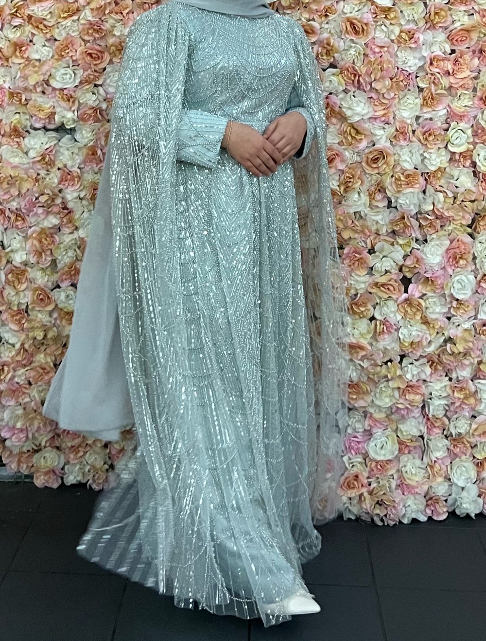 Maßgeschneidertes Abendkleid mit Perlen/Steinen bestickt