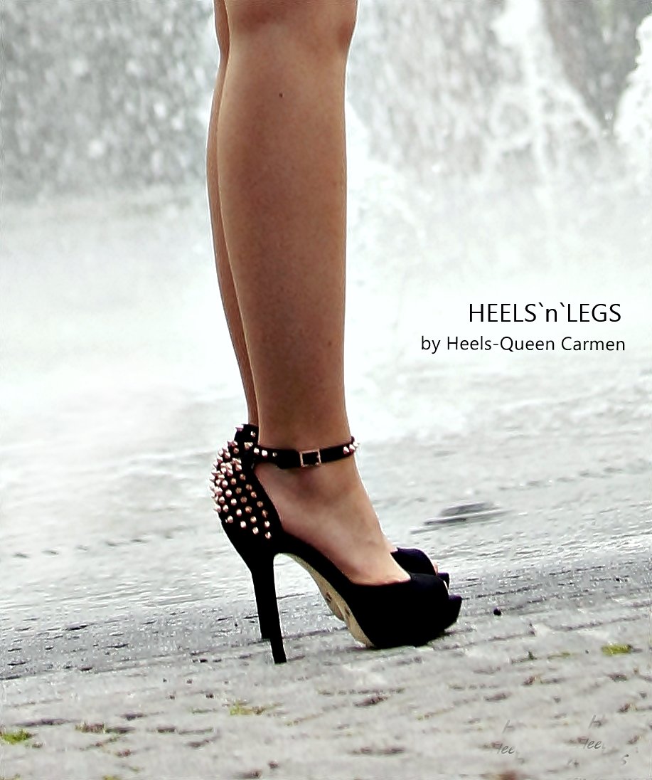 High Heels Sandaletten, rot, mit NIETEN ( gold ) - NEU + ungetragen ( Zweitpaar )