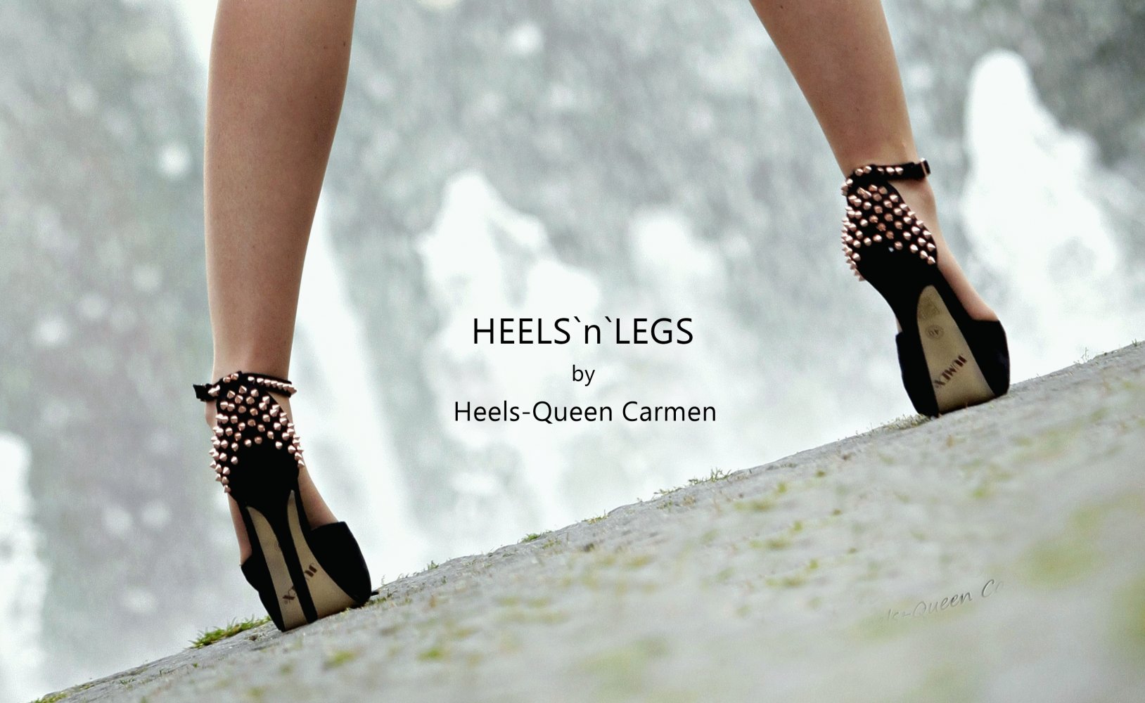 High Heels Sandaletten, rot, mit NIETEN ( gold ) - NEU + ungetragen ( Zweitpaar )