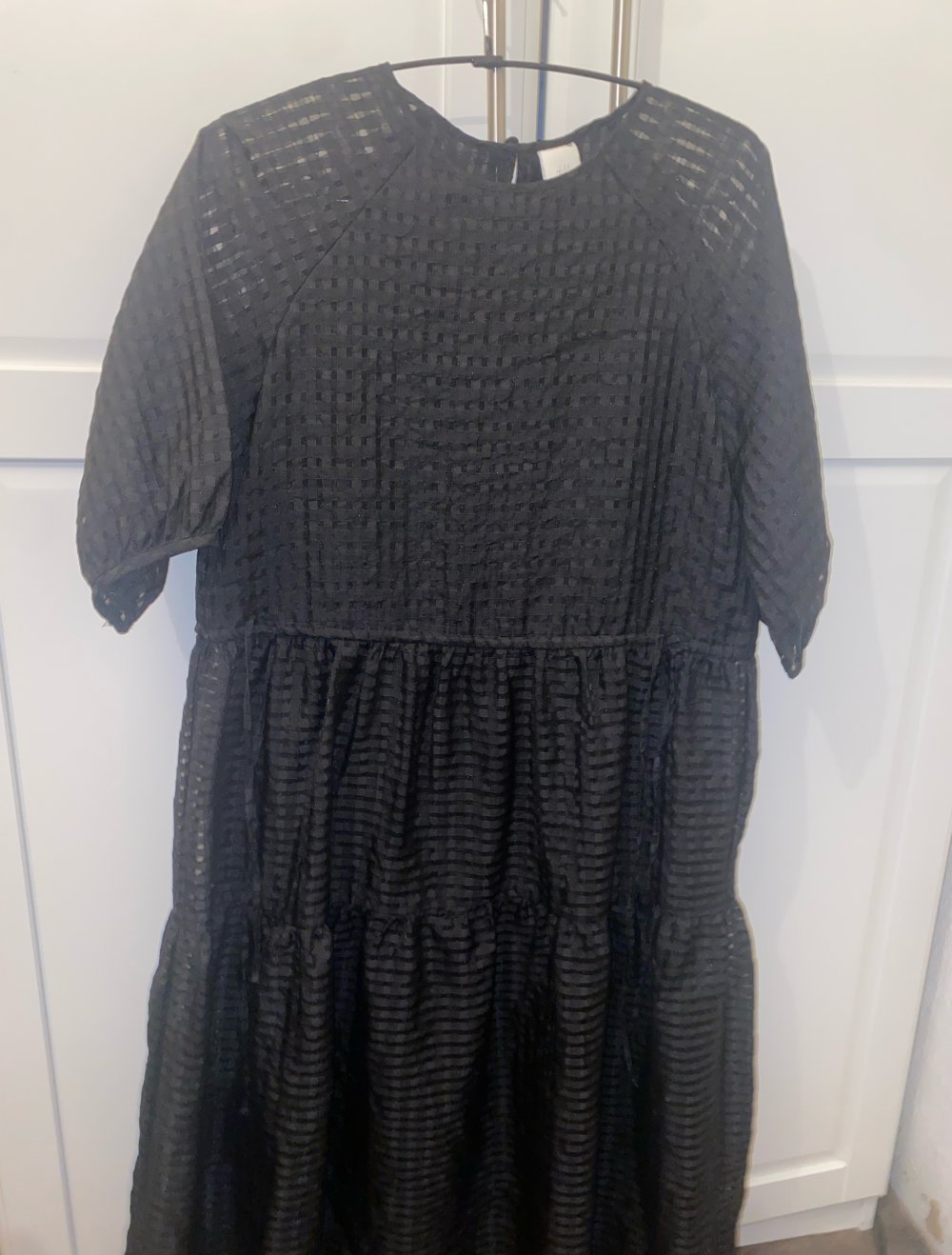 Schwarzes Kleid