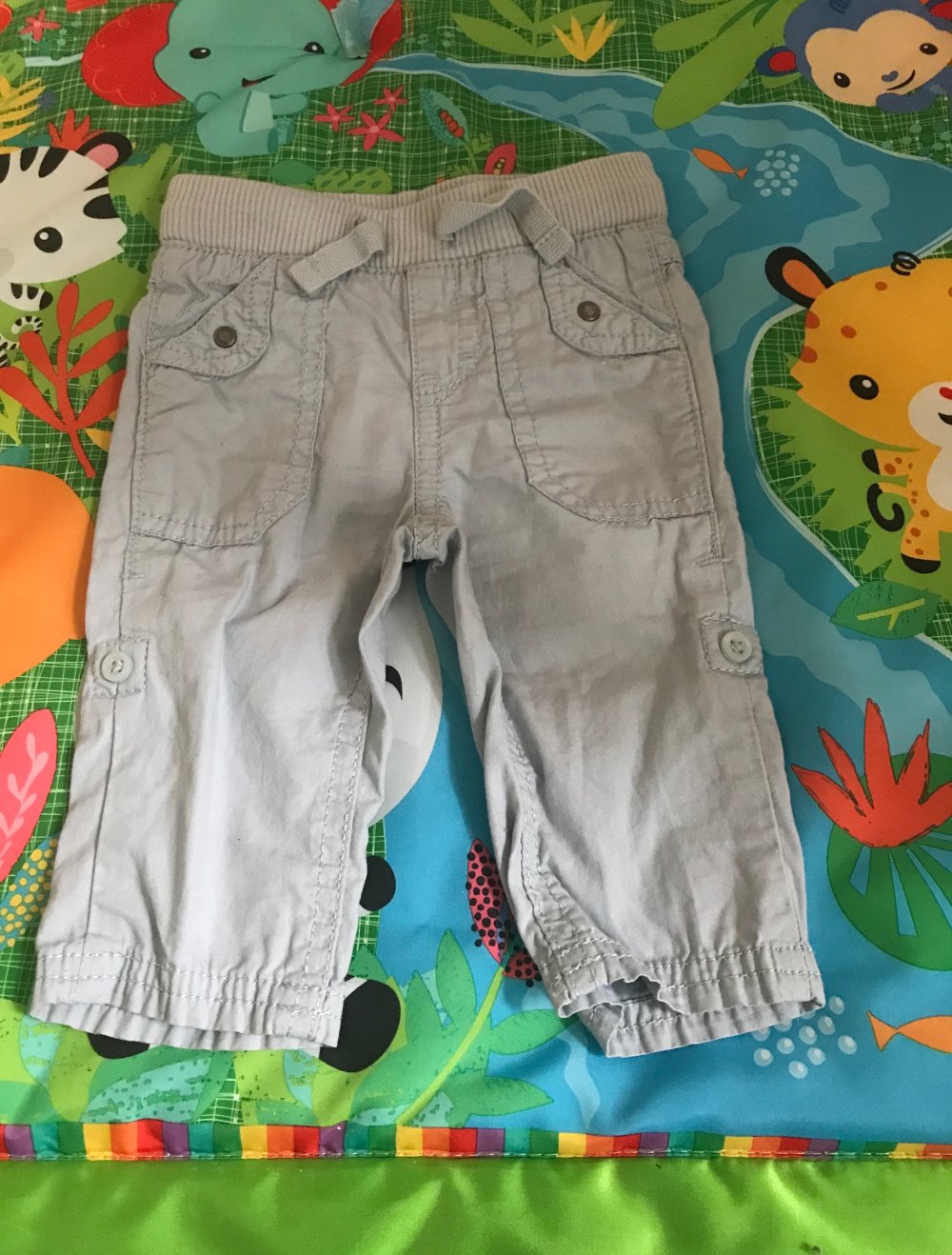 graue Babyhose