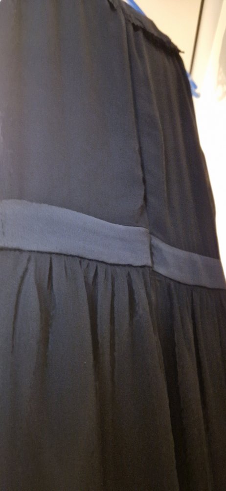 Schwarzes Kleid