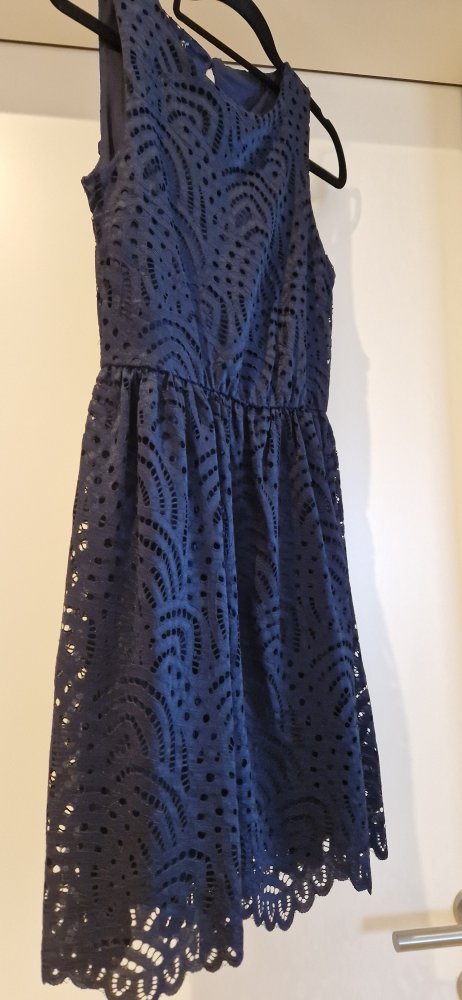 Dunkelblaues Kleid