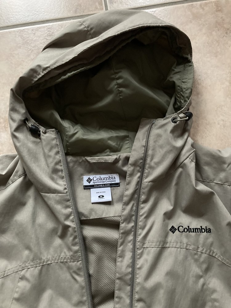 hell-olivgrüne Outdoor-Jacke von Columbia