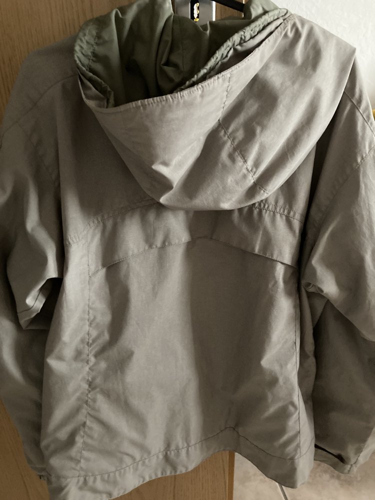 hell-olivgrüne Outdoor-Jacke von Columbia