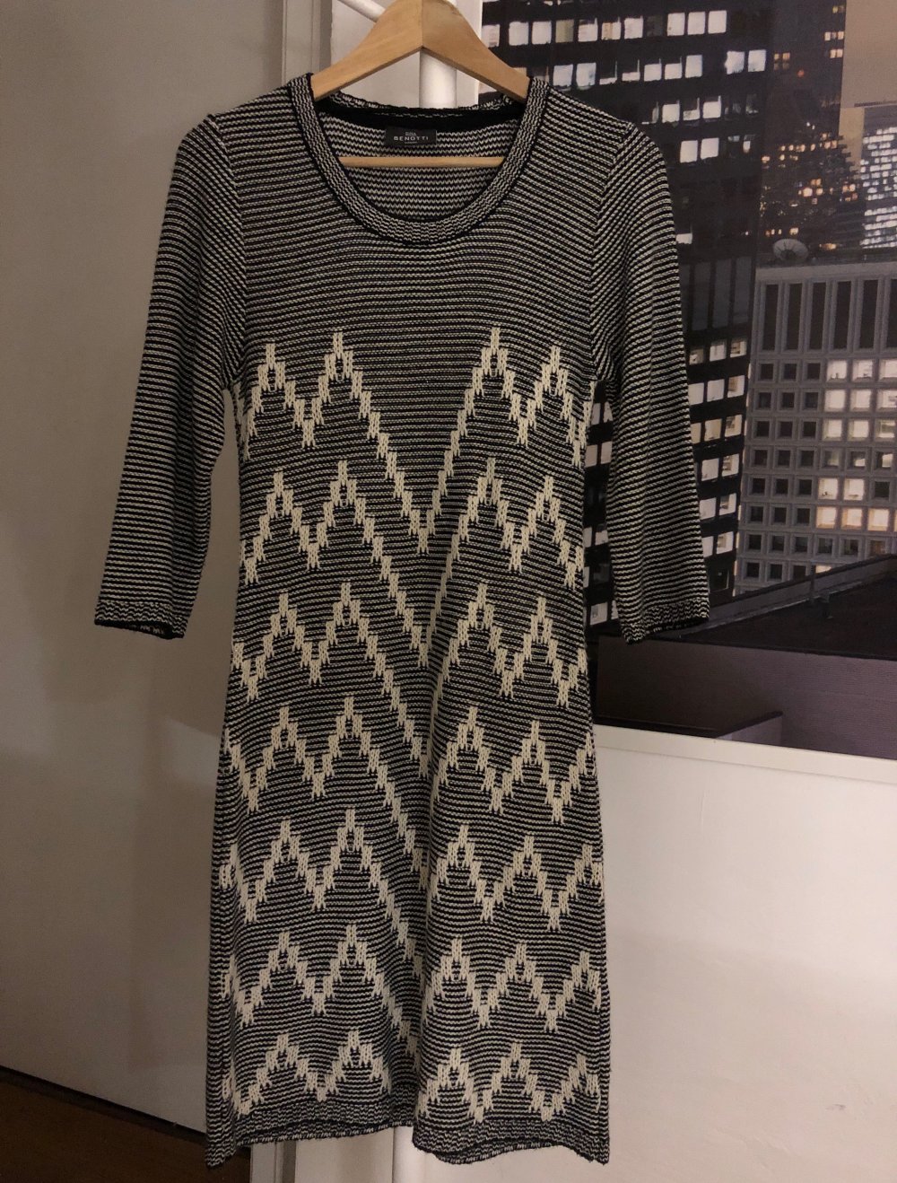 Knielanges Strickkleid, Gr. 36/38