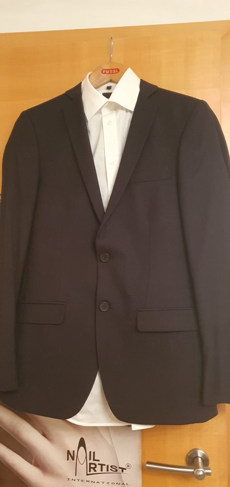 Anzug 3 tlg Größe  46