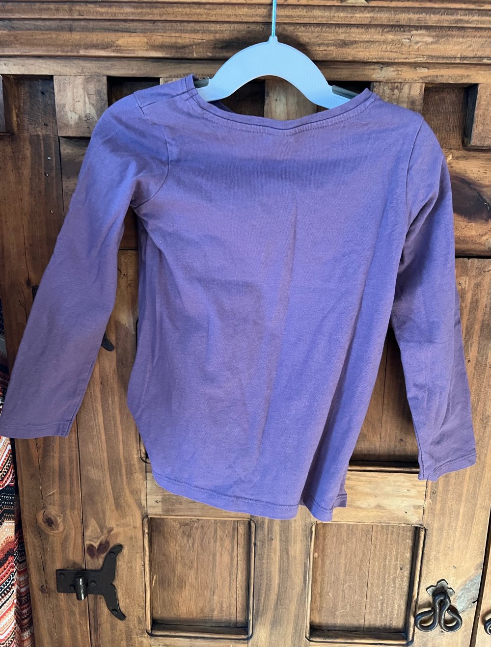 Mädchen Pullover in Lila mit glitzerndem Schmetterling 104