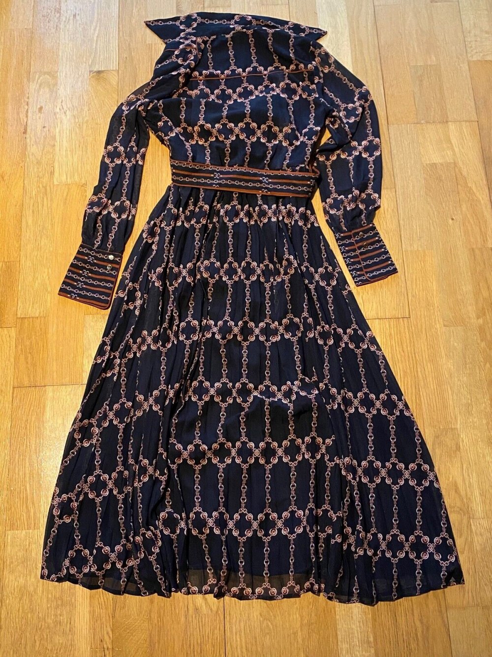 karen millen Geo Pleated Georgette Belted Maxi dress Größe M