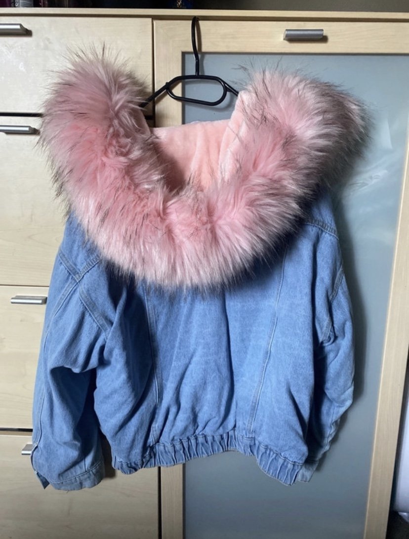Jeansjacke mit Fell