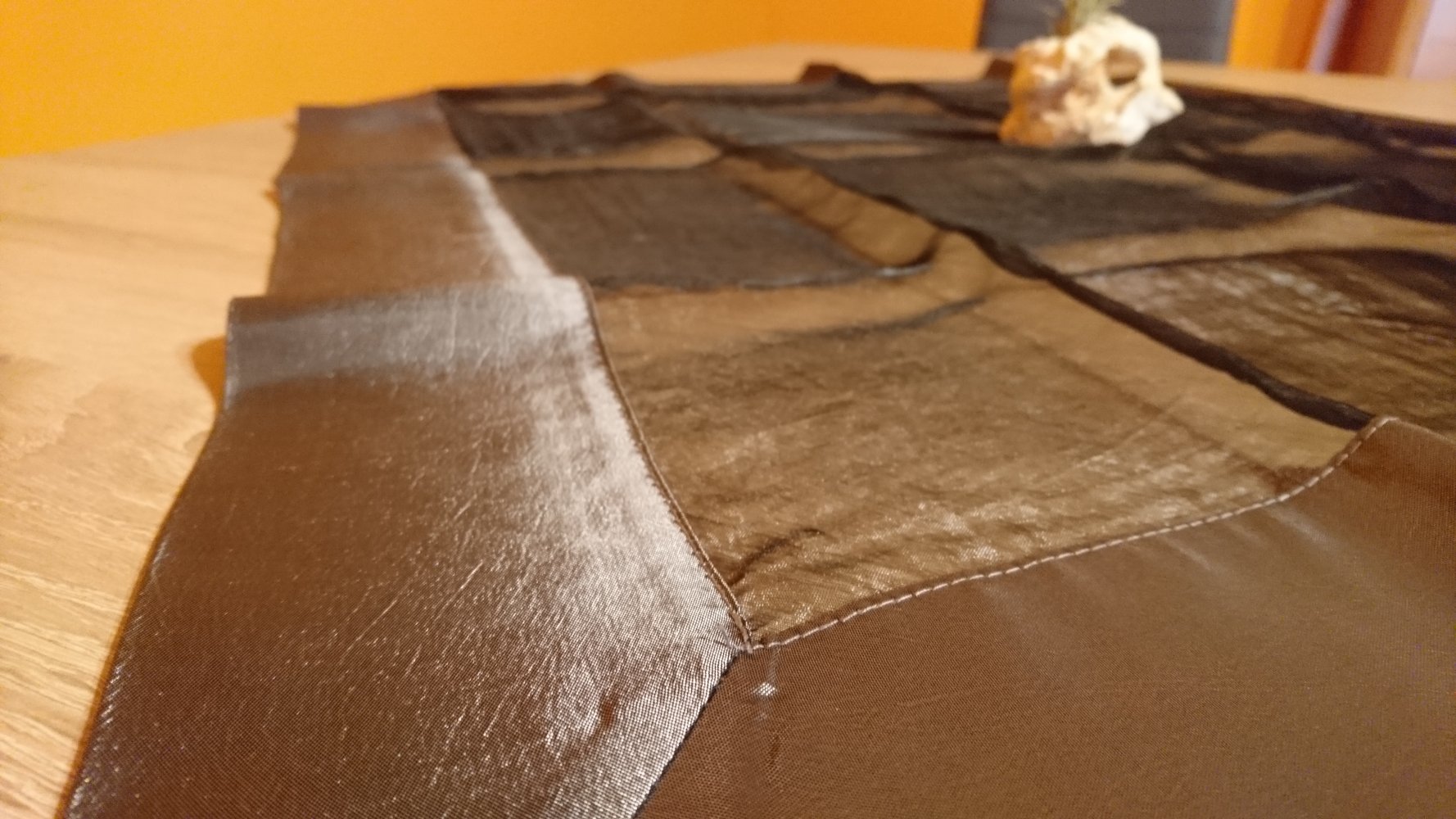Tischdecke mit Glitzerschimmer Organza
