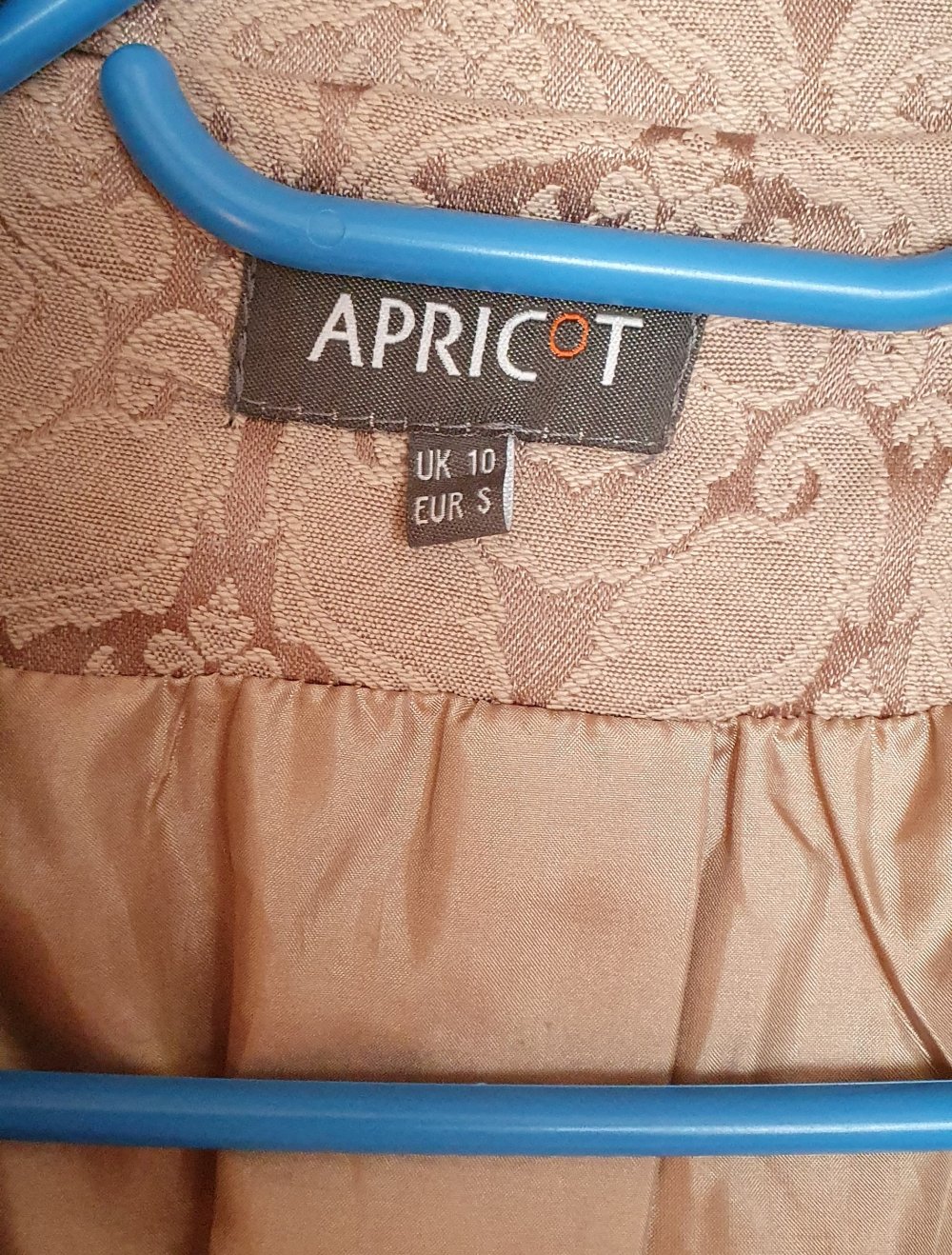 Mantel ? Apricot
