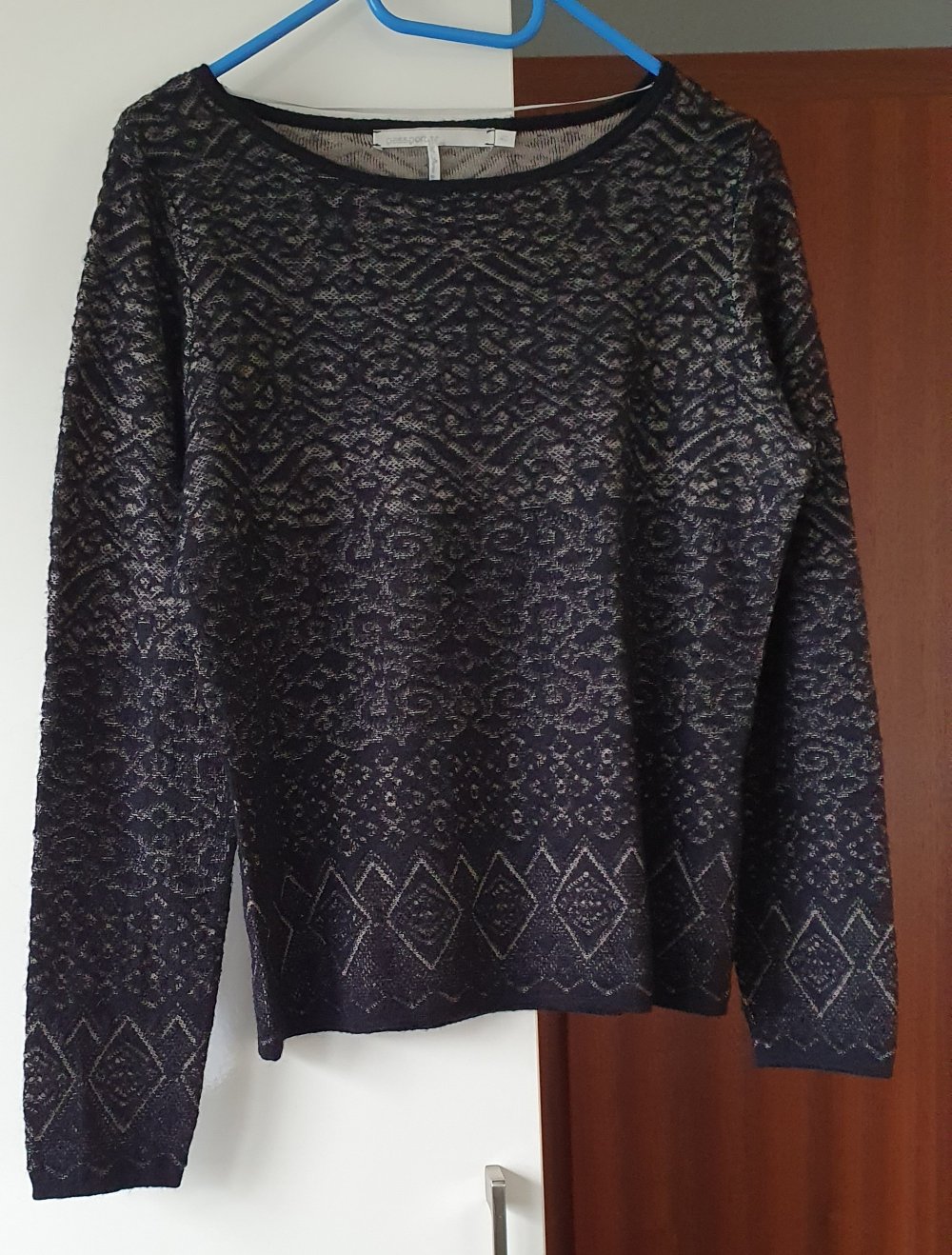 Pullover ? passport