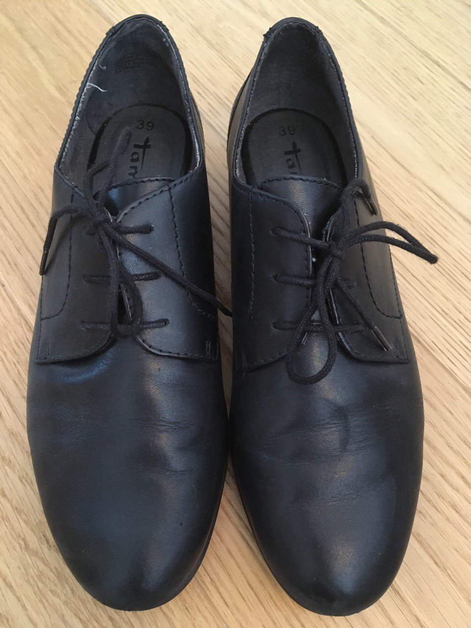 Schwarze Halbschuhe